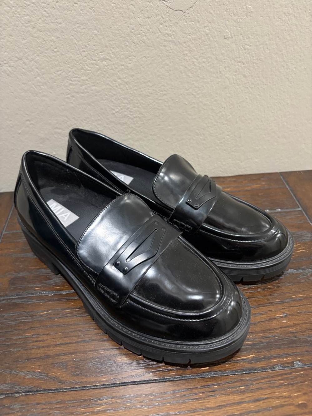 MIA Yoani Loafer in patent black